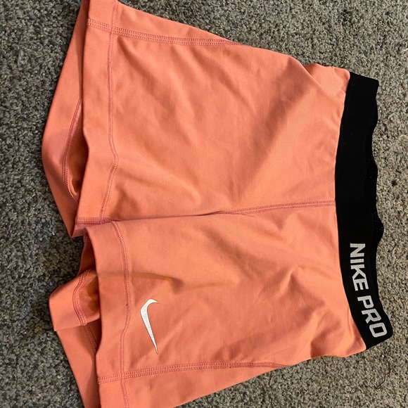 Peach Nike Pro Small Shorts - Picture 1 of 2